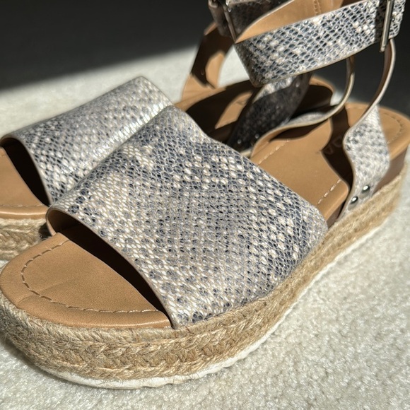 Snake print sandals - Picture 2 of 4